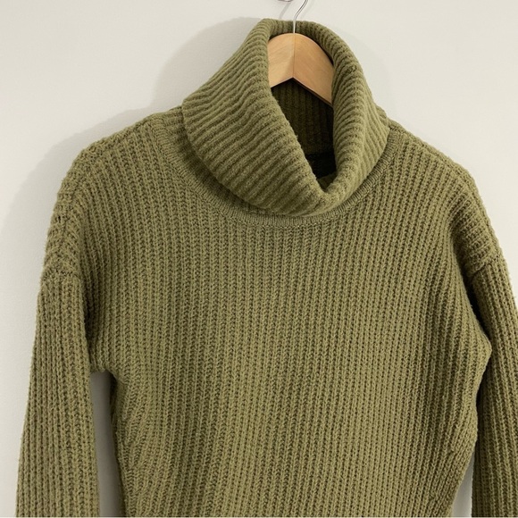 Banana Republic Crossover Turtleneck Sweater Womens S Army Green Merino Wool GUC - Picture 2 of 12